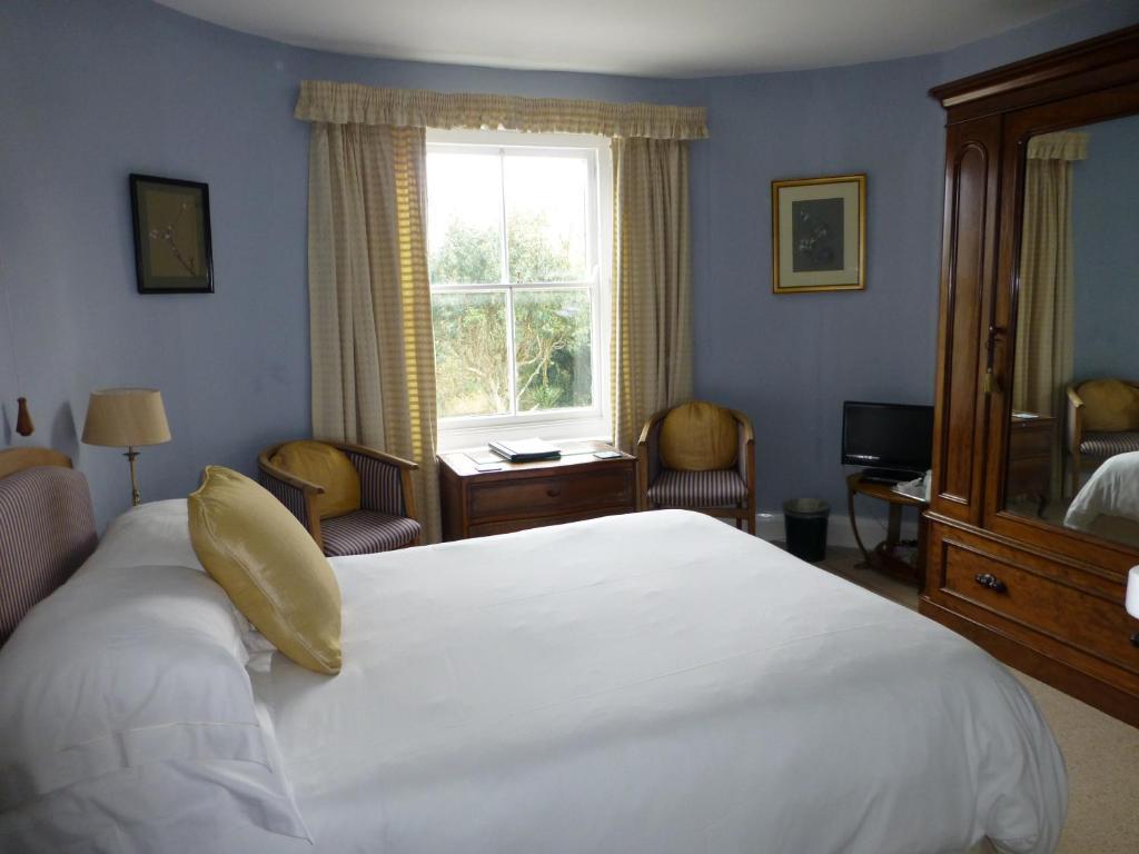 Molesworth Manor Hotel Little Petherick Room photo